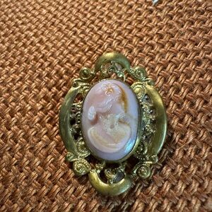 Gold-Tone Pink Cameo Pendant Brooch - Vintage-Inspired Women’s Jewelry